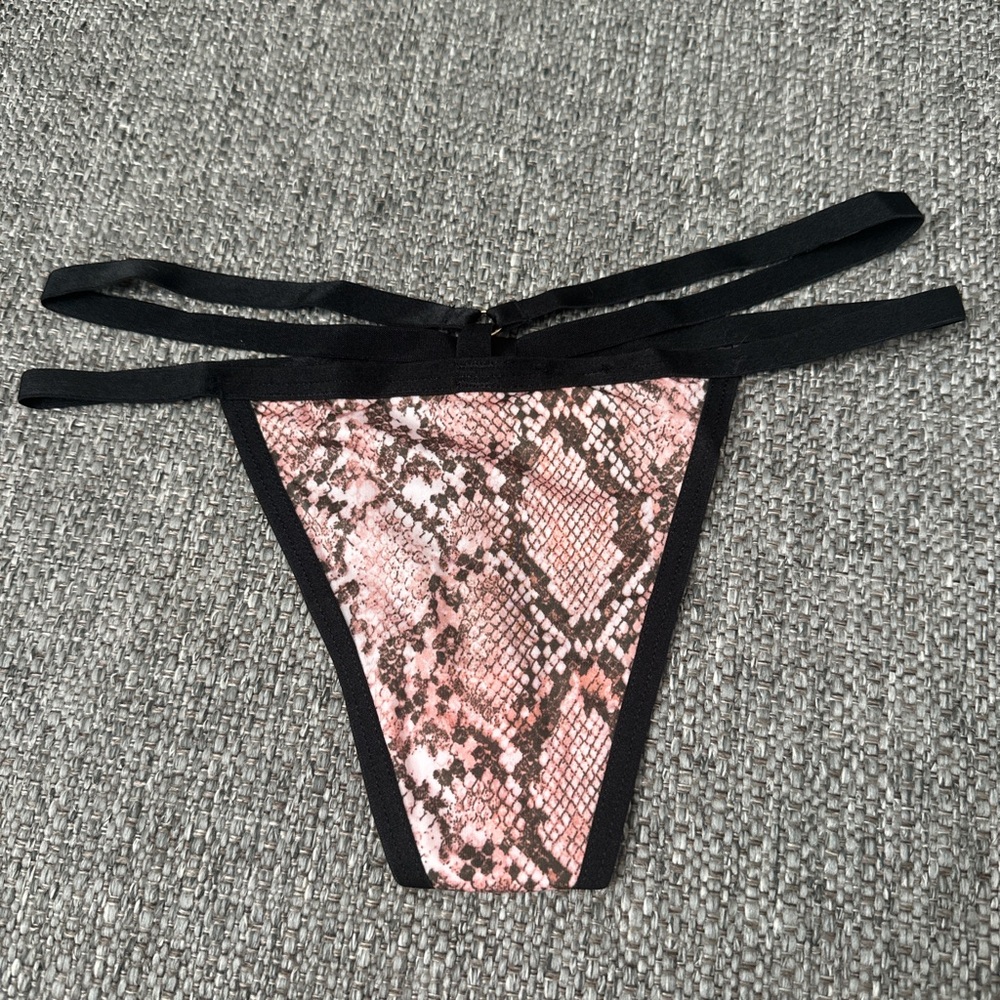 Victoria’s Secret Very Sexy Snakeskin V String Panty